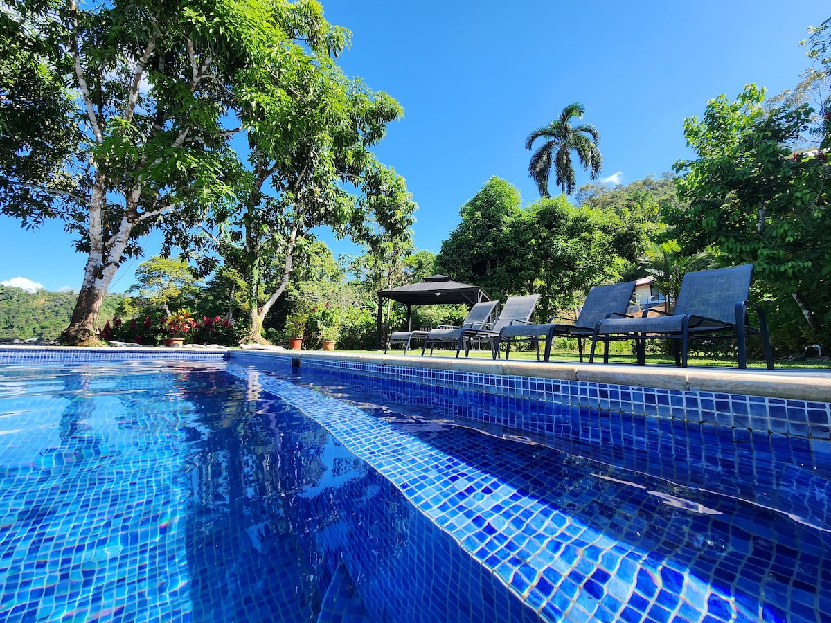 Lovely oasis overlooking the Jungle and sea