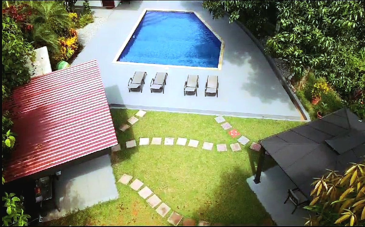 Lovely oasis overlooking the Jungle and sea