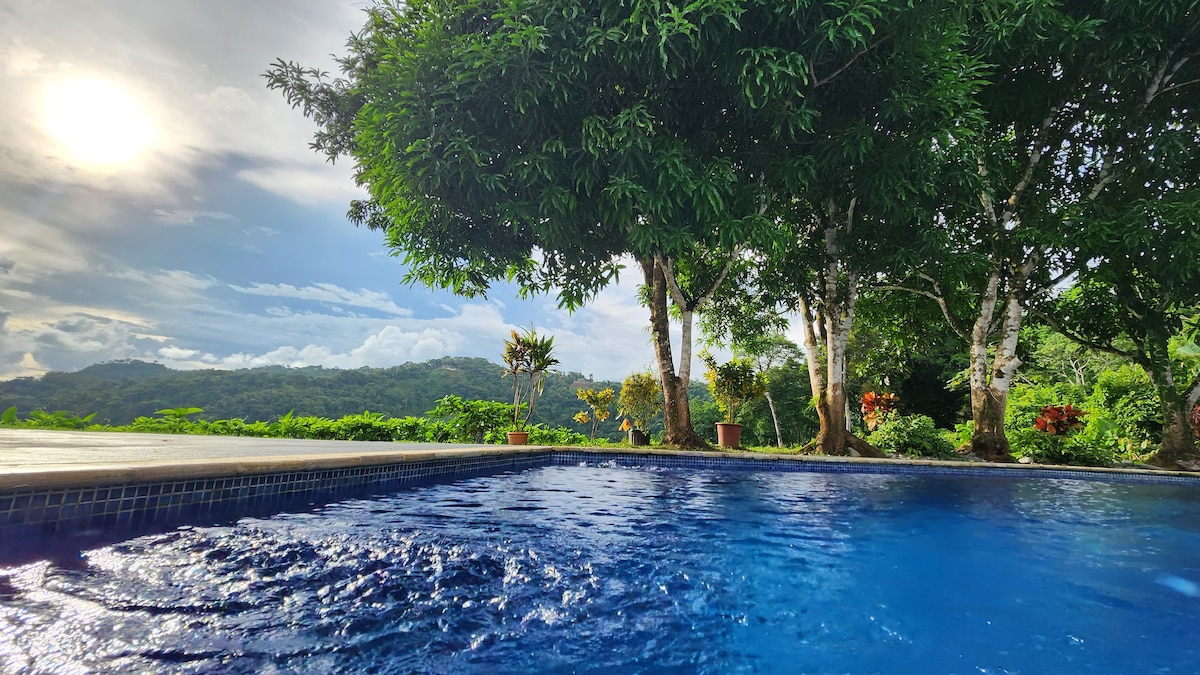 Lovely oasis overlooking the Jungle and sea