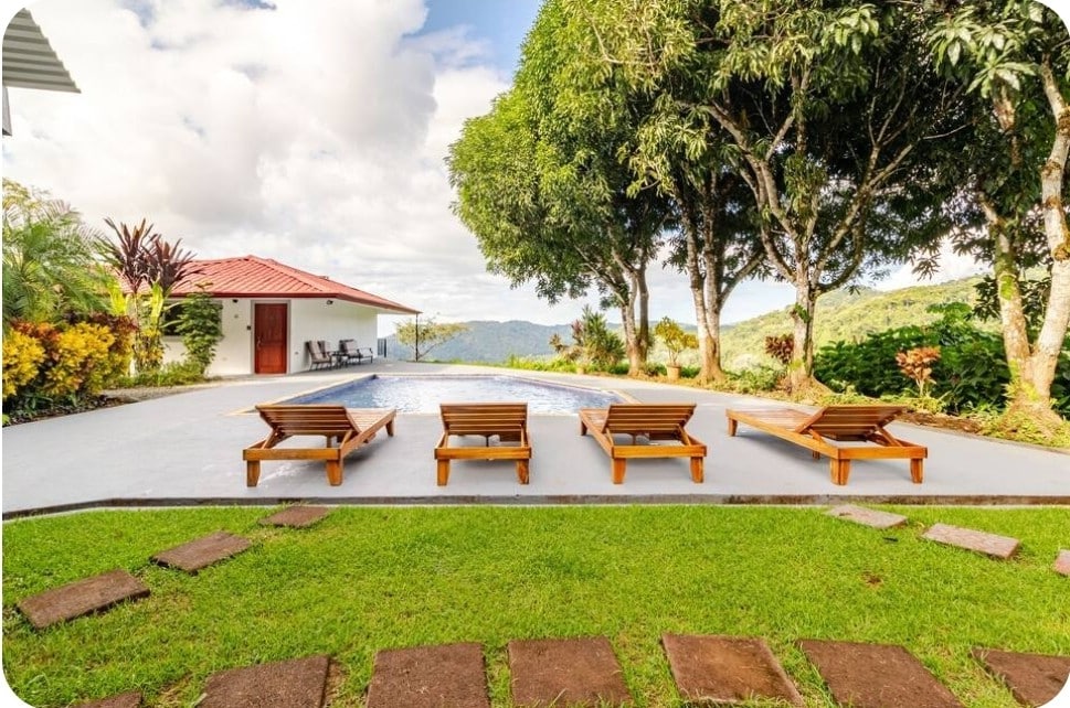 Lovely Jungle Oasis with Ocean views