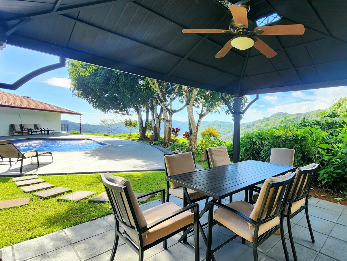 Lovely Cloud Forest Stay with Ocean Views