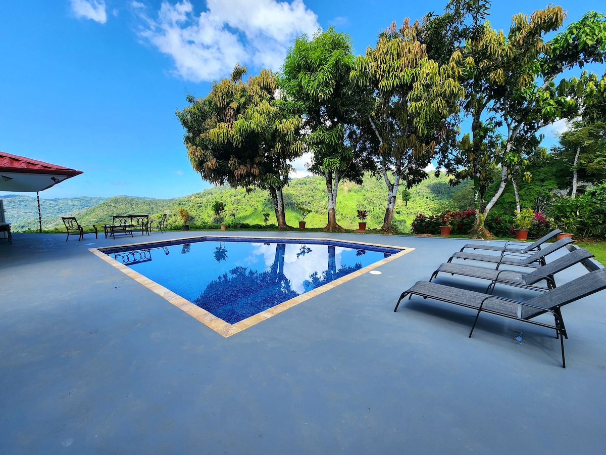 Lovely Cloud Forest Stay with Ocean Views